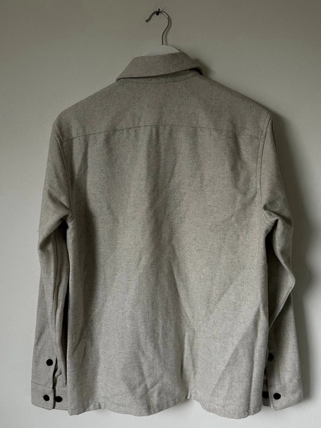 Ljusgrå overshirt från ARKET i ullmix - 1