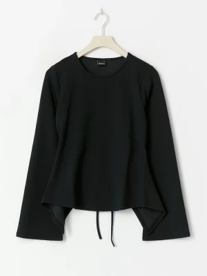 Svart långärmad topp med knyt - Säljer en svart långärmad topp med öppen rygg och knytband bak från Gina tricot i storlek Xs. Helt ny oanvänd med lapparna kvar. 