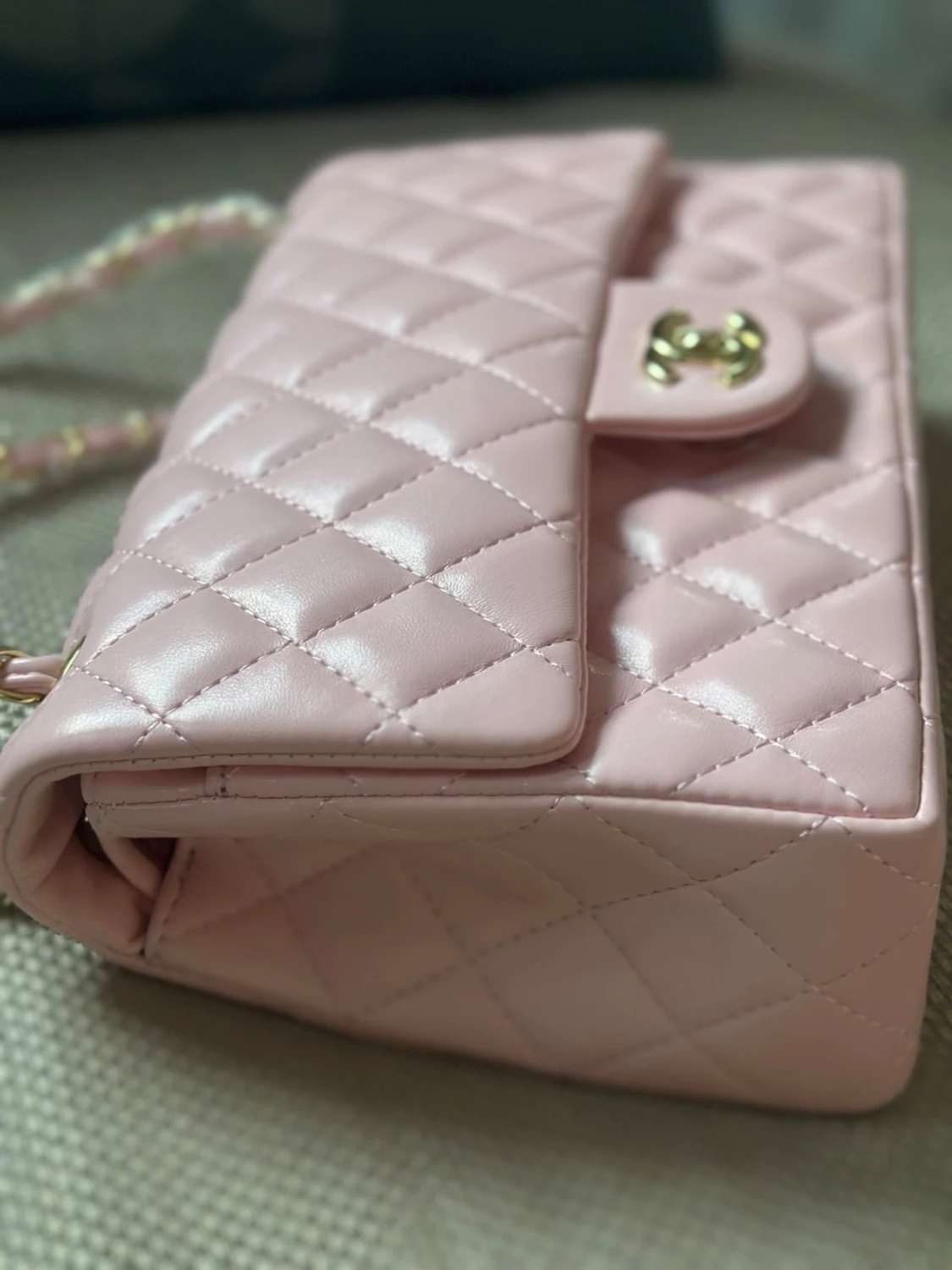 Rosa quiltad Ch@nel  axelväska i skinn - 2