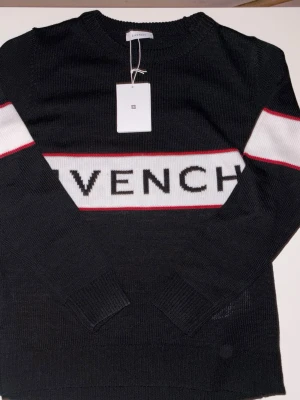 Gvienchy tröja  - Helt ny, skriv via intresse/funderingar‼️