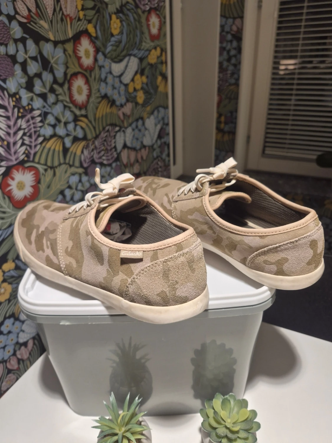 Beige camo sneakers från Clarks - 4