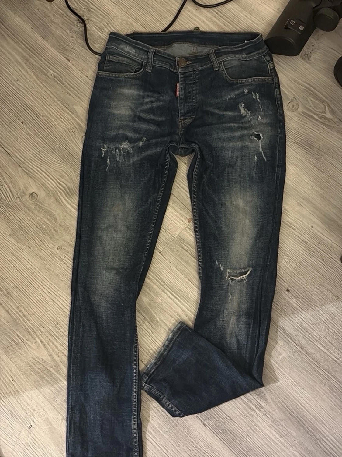 Dsquared2 mörkblå jeans med slitningar - 4