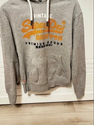 Superdry hoodie strl S - Snygg superdry hoodie. 8/10 skick