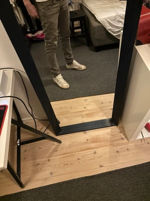 Grå slim fit jeans  - Snygga slim jeans från Levis i ny skick. Använda 2 gånger modell 511 storlek W 30 L 32. Kom privat för mer! Är 187