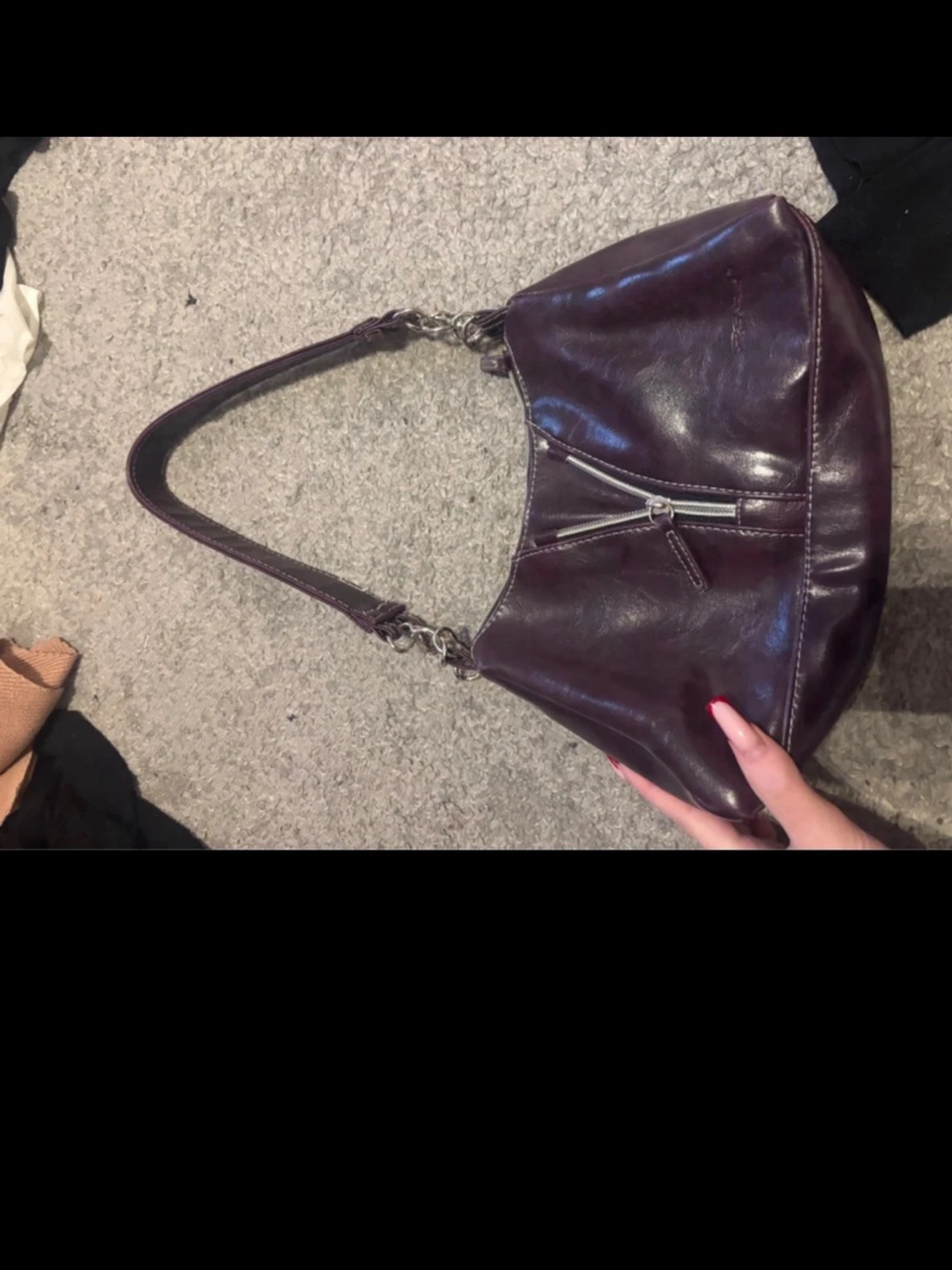 Mörklila axelväska i skinn