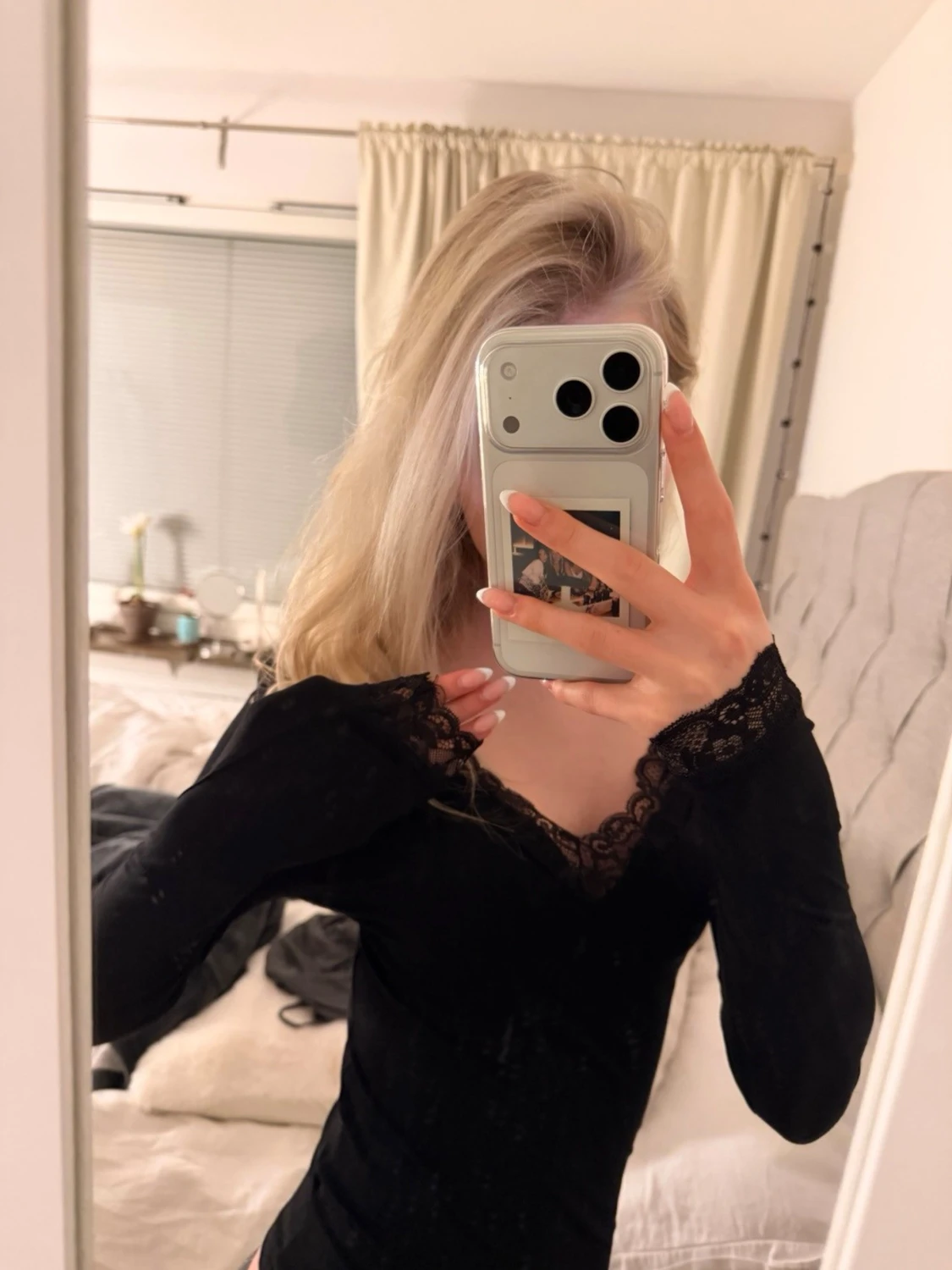 Svart långärmad topp med spets - 1