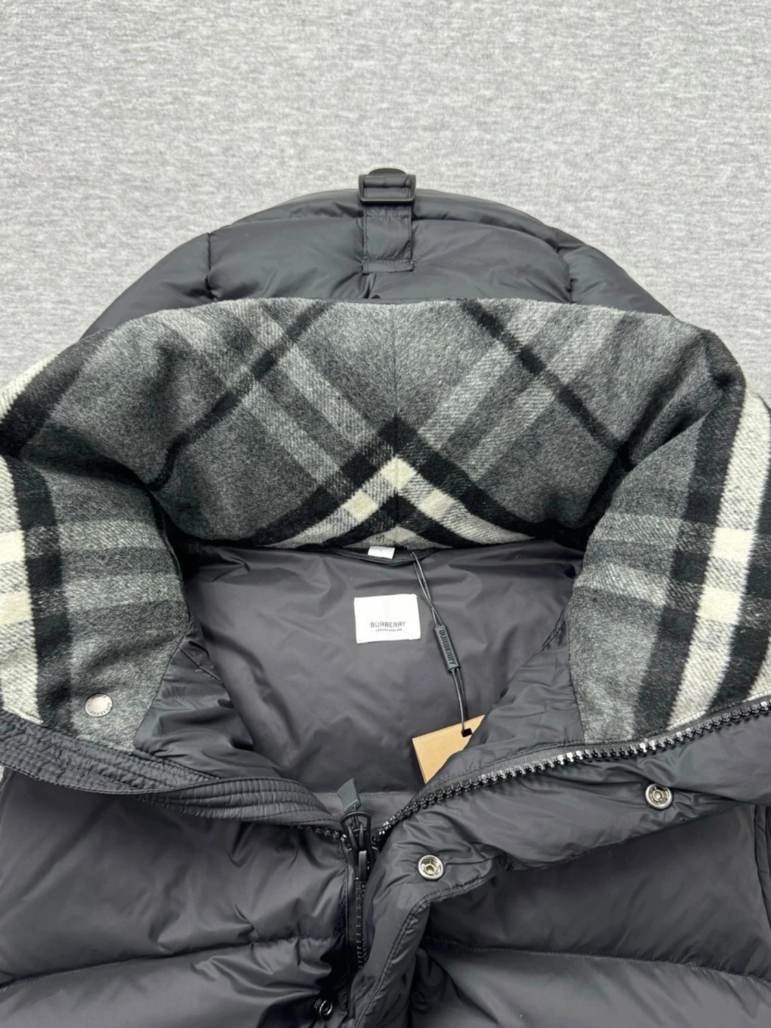 Svart pufferjacka från Burberry - 2