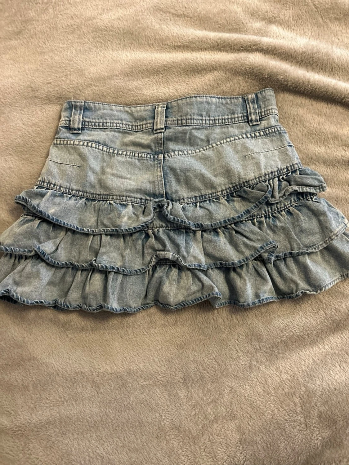 Kort Lågmidjad volangjeanskjol XS  - 1