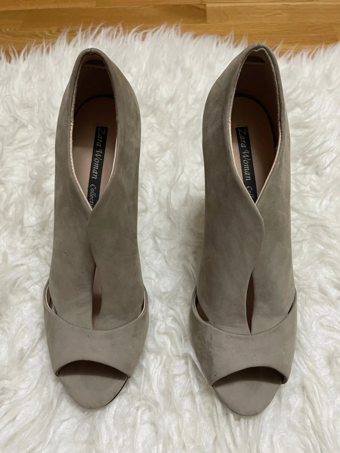 Beige mocka-pumps från Zara Woman