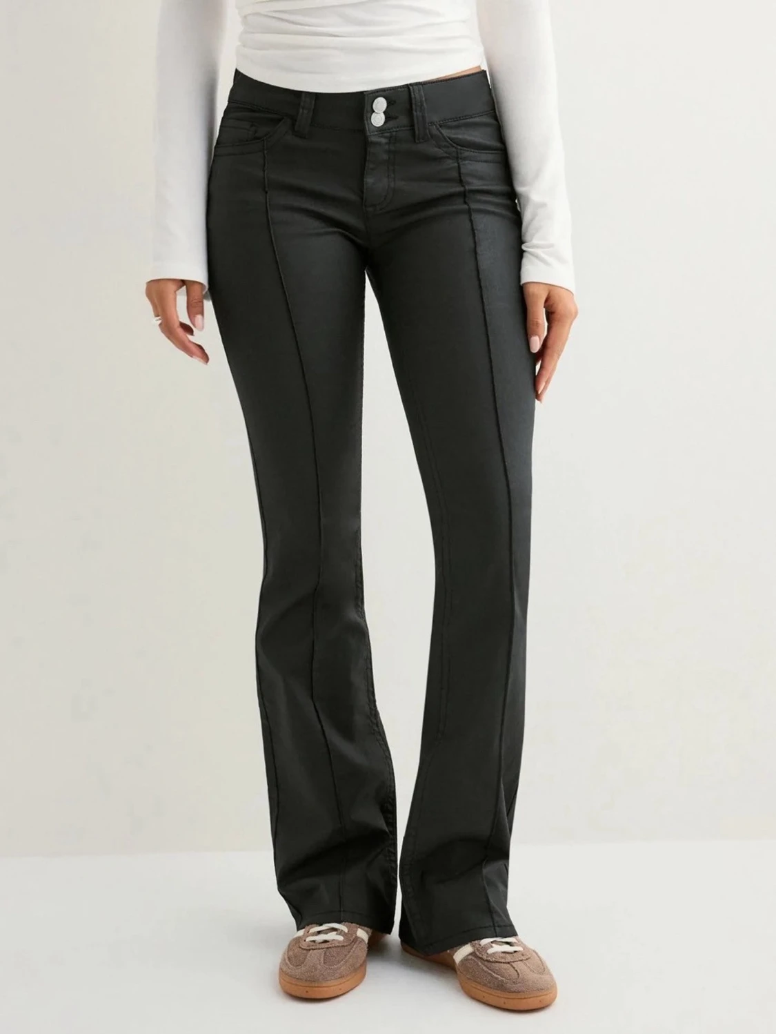 Svarta bootcut jeans med söm