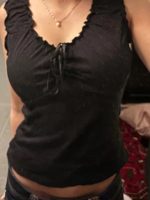 Svart topp brandy melville - Säljer en svart festtopp/linne från Brandy Melville:) sparsamt använd! Kan även mötas upp i Stockholm