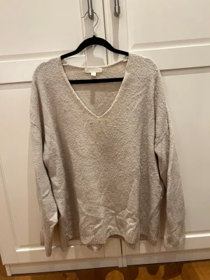 Stickad v-ringad - Stickad v-ringad tröja