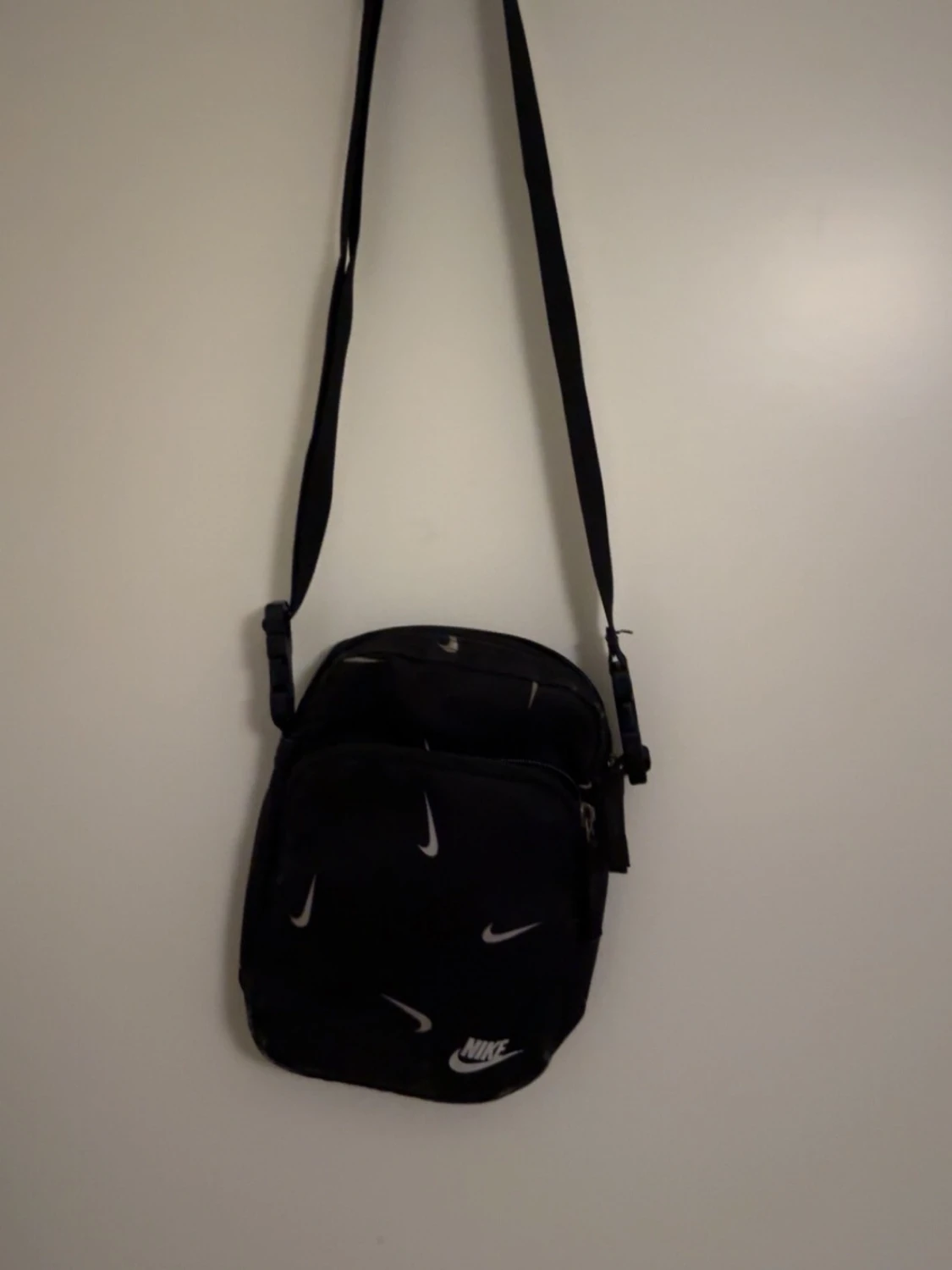 Svart axelväska från Nike