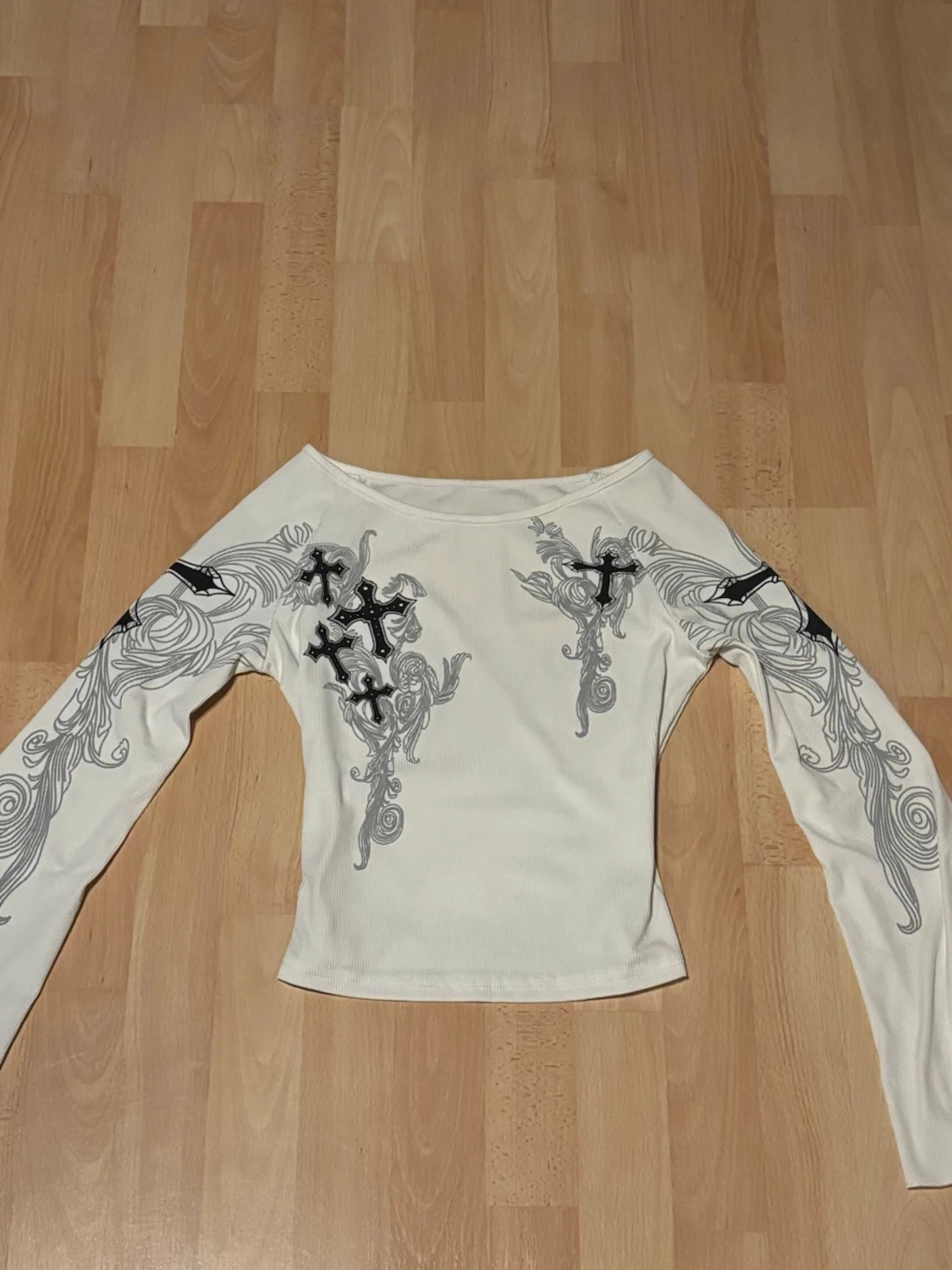 Vit långärmad topp med korsmönster - 1