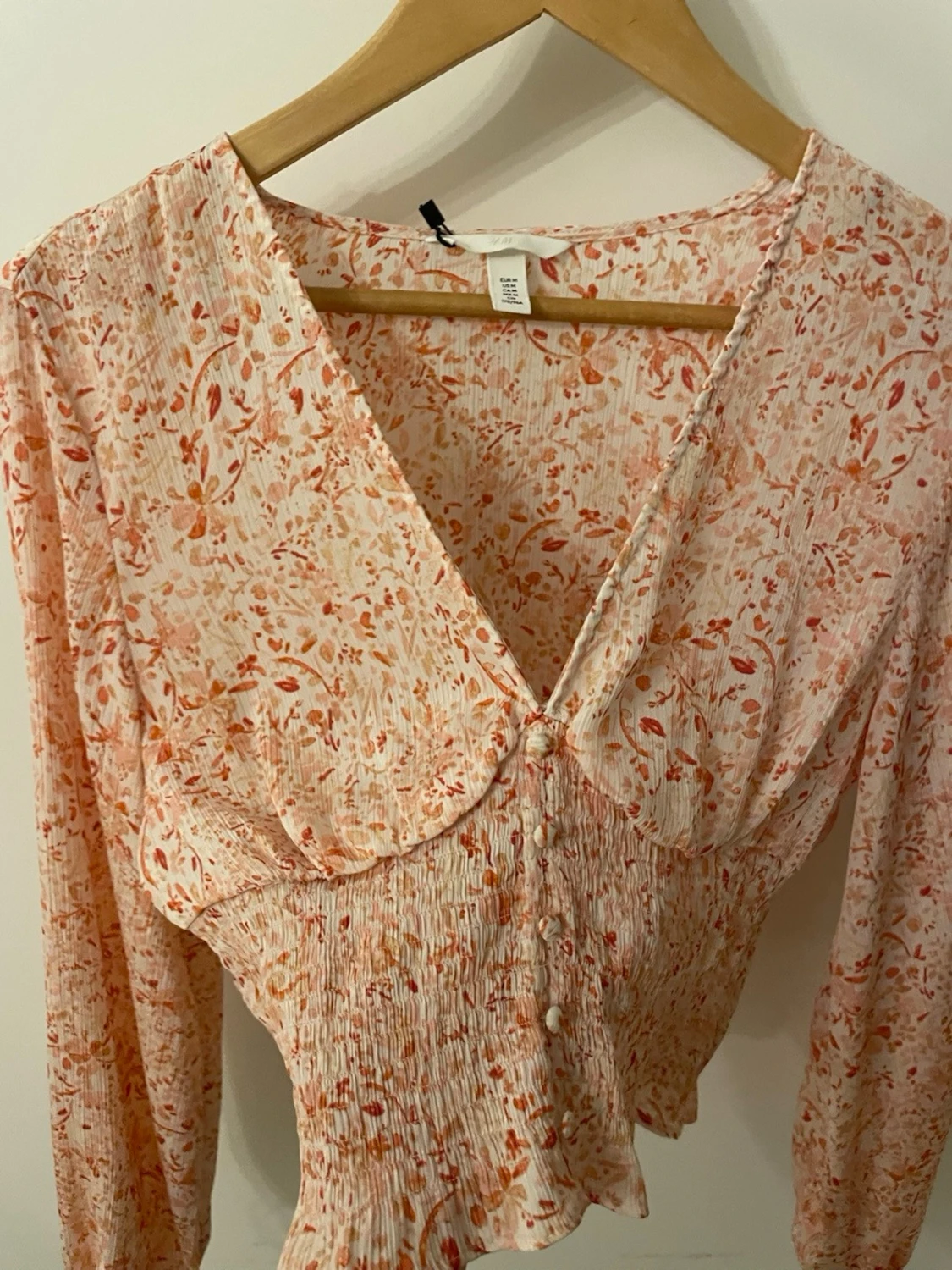 Blommig blus från H&M med v-ringning - 1