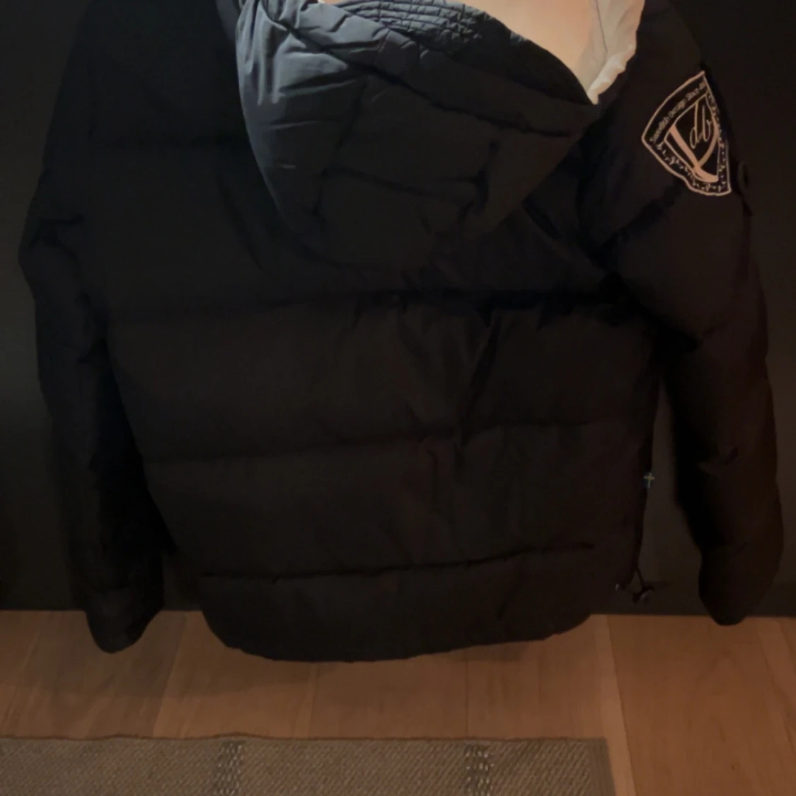 Svart pufferjacka från dv med huva - 1