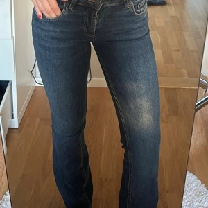 Stilrena jeans från Zara  - Passar till allt och har en jättefin tvätt! Hör av er vid frågor och pris kan diskuteras 