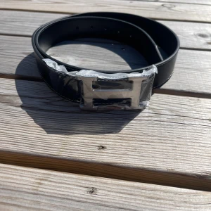 Herm3s bälte  - Snyggt bälte 105cm. Helt oavänt. Skriv i dm vid intresse.