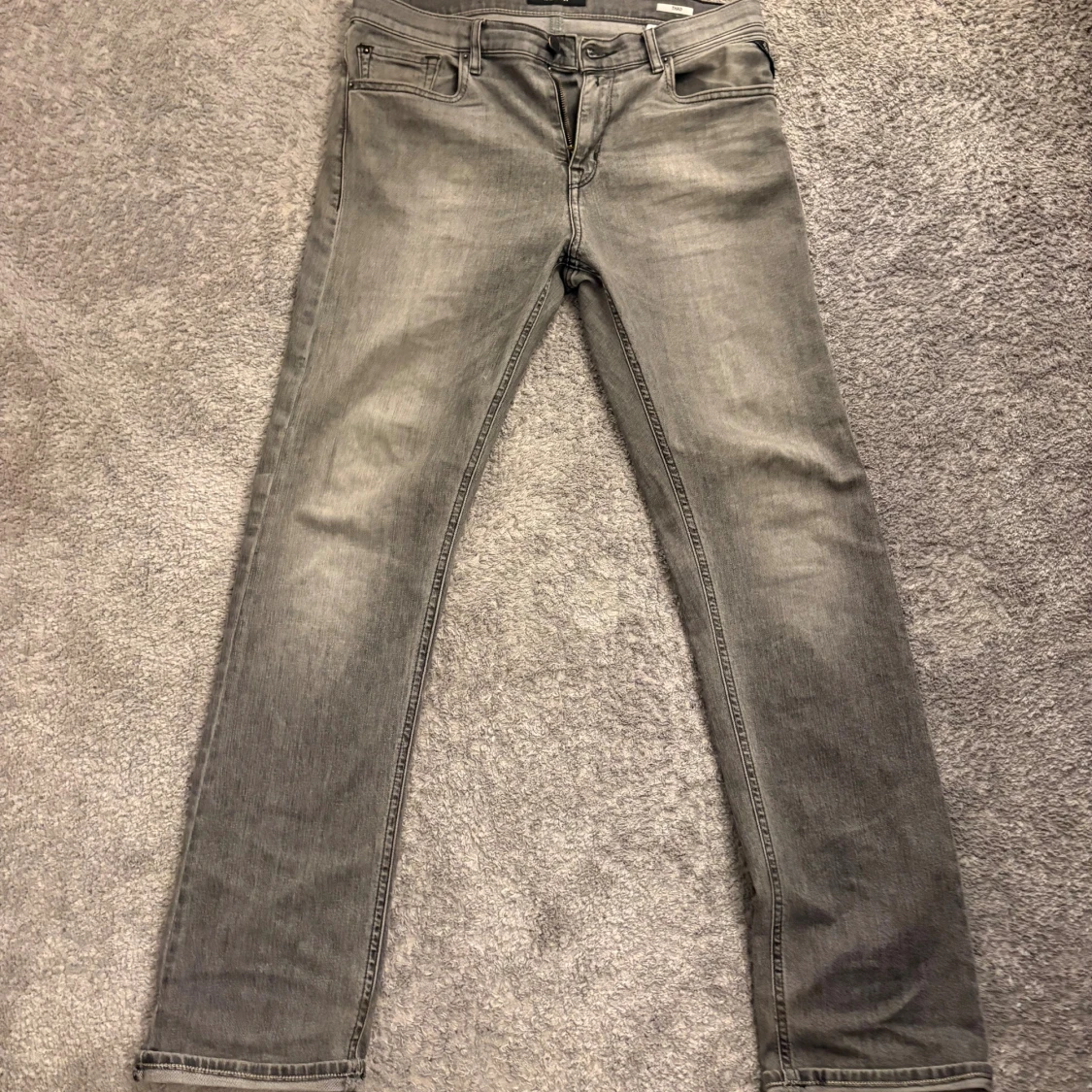 Grå jeansbyxor från Replay - 2