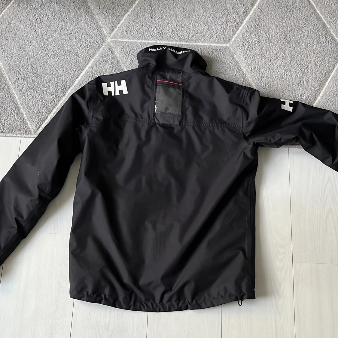 Svart vindjacka från Helly Hansen - 1