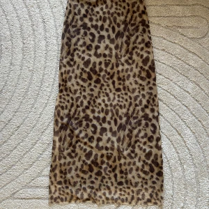 Leopard prin kjol - Sjukt fin leopard tyg kjol, säljer den för den användes knappt!!