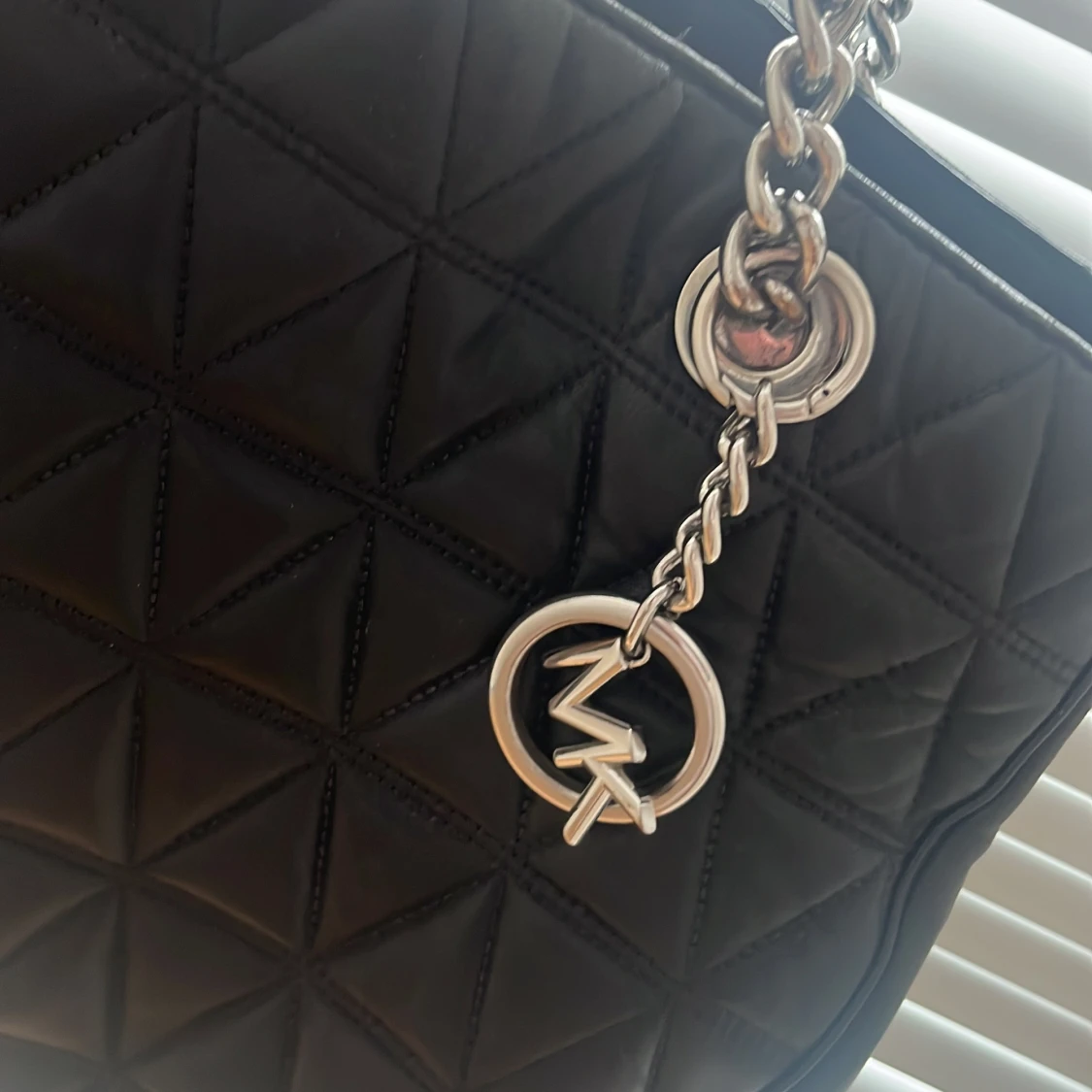 Svart quiltad axelväska Michael Kors - 1