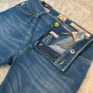 Tramarossa Jeans - Stilrena Tramarossa jeans i nyskick | W33/L32 | Några av dem mest detaljerade jeansen i världen | Nypris 4000kr+