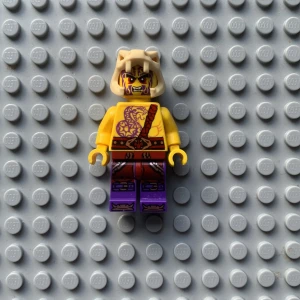 Lego-Ninjago-minifigur - Säljer en cool och unik Lego gubbe som är från ninjago.Den här minifiguren är för dig som samlar på Lego eller bara vill ha en cool Lego gubbe.