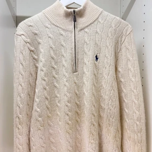 Ralph Lauren, kabelsticlad Kashmir tröja. - Storlek - S, passar M!  Kashmir, nästan aldrig använd.