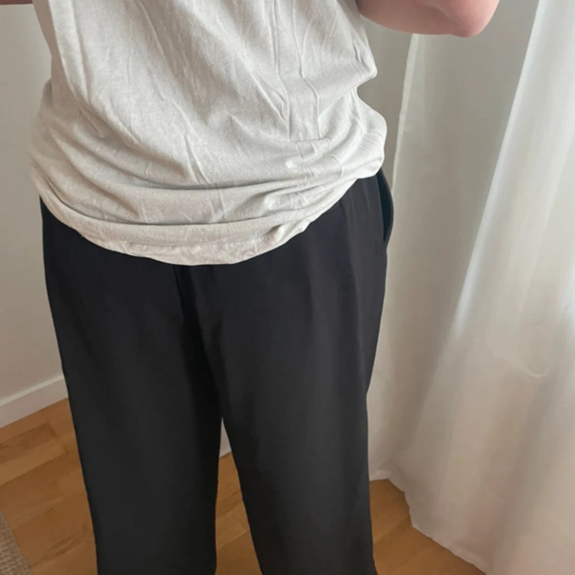 Svarta kostymbyxor från Forever New - 1