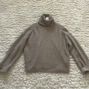 Polotröja - Stickad tröja med hög polokrage 🎀