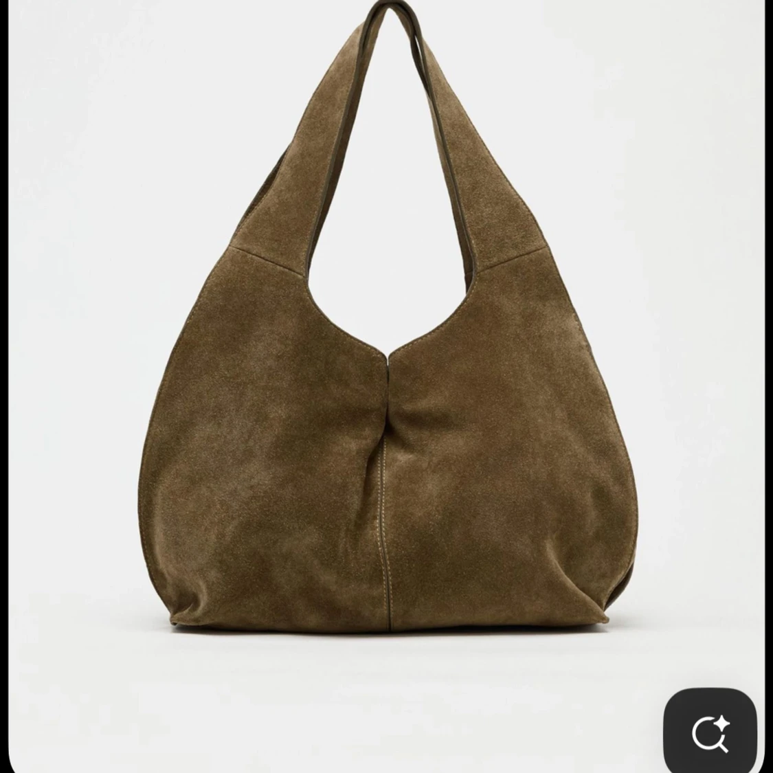 SÖKER följande: Brun mocka axelväska