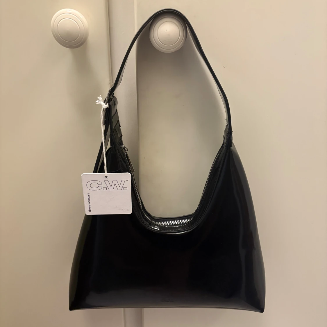 Svart axelväska från Carin Wester