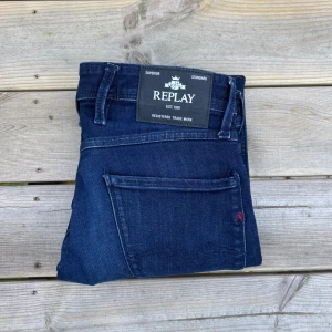 Mörkblå Replay Anbass jeans - Snygga mörkblå jeans från Replay, modell Anbass | Storlek 28/30 | Mycket bra skick 