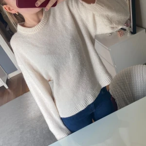 Vit stickad tröja - Mysig vit stickad tröja!💗