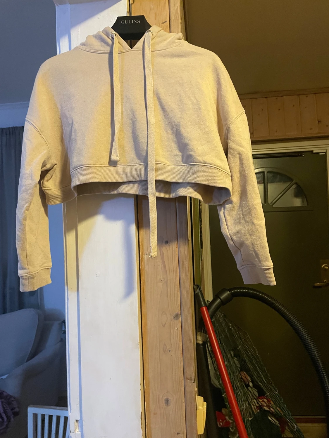 Beige croppad hoodie från Bik Bok - 2