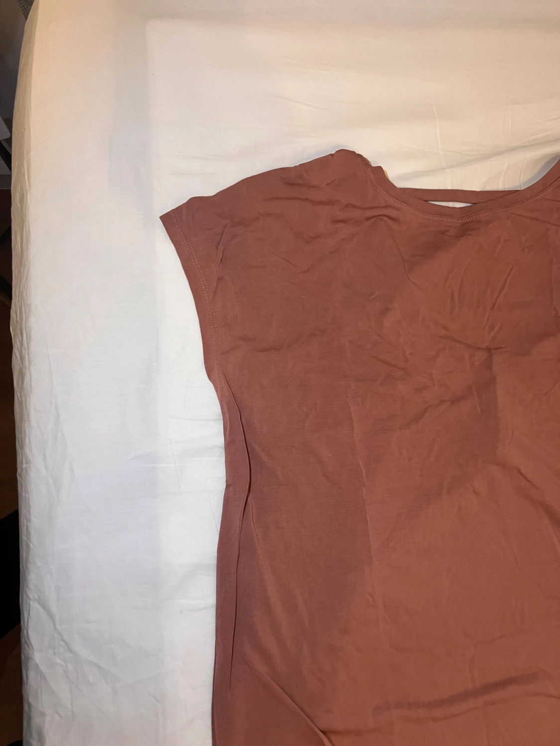 Brun omlottopp med v-ringning - 4