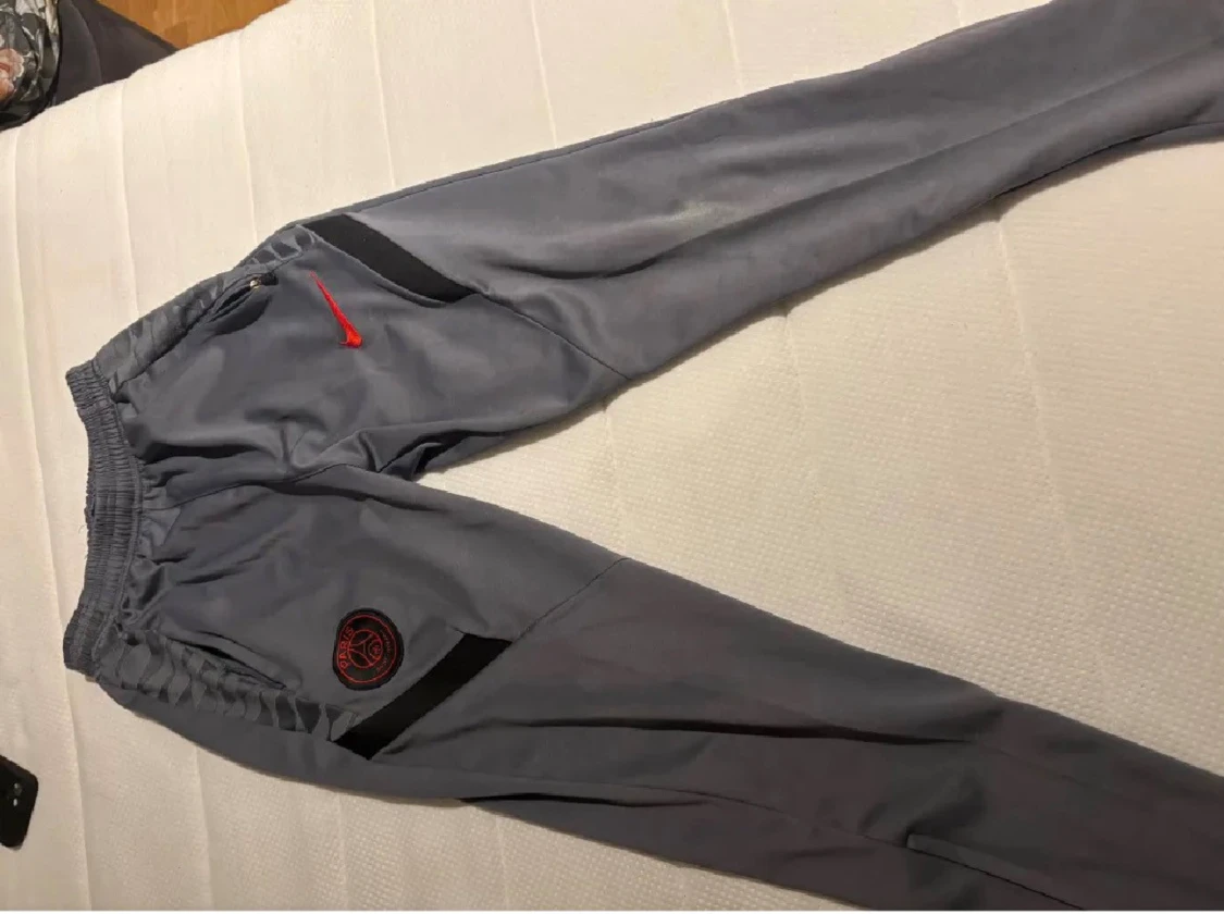 Grå Nike PSG mjukisbyxor