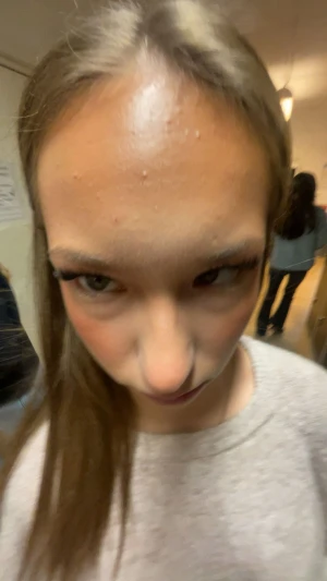 Säljer den här/ger bort - Hej jag säljer min kompis. Vill gärna inte ha kvar den då den tar för mycket plats och äter upp min mat. Står ej för missnöje efter köp! Pris kan diskuteras men måste bort!!!  Letar ni efter en vän! Köp!!! Men ni blir inte av med den! Har ni problem med att få tyst på den ge den donken!❤️