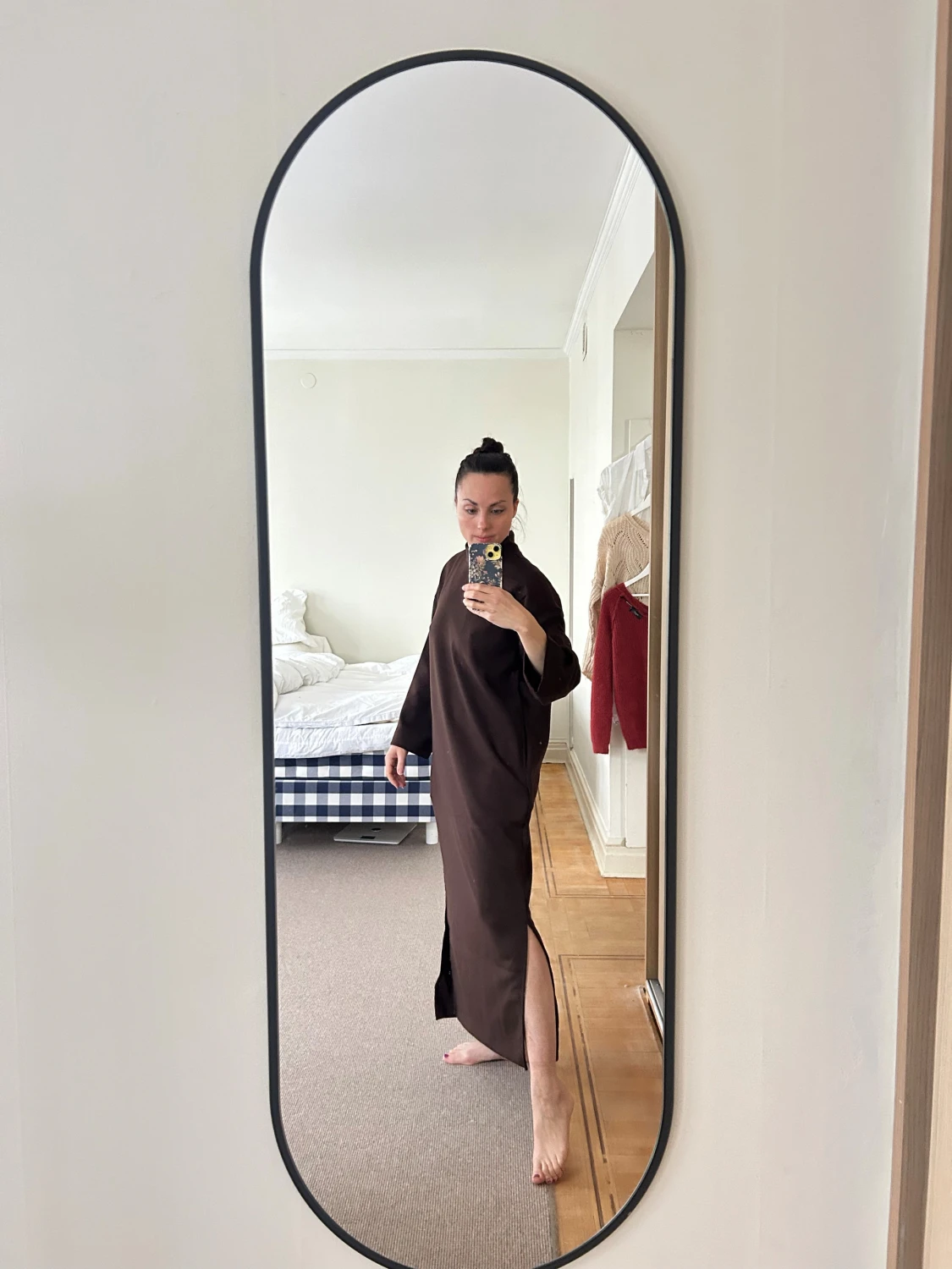 Brun långklänning med slits - 1