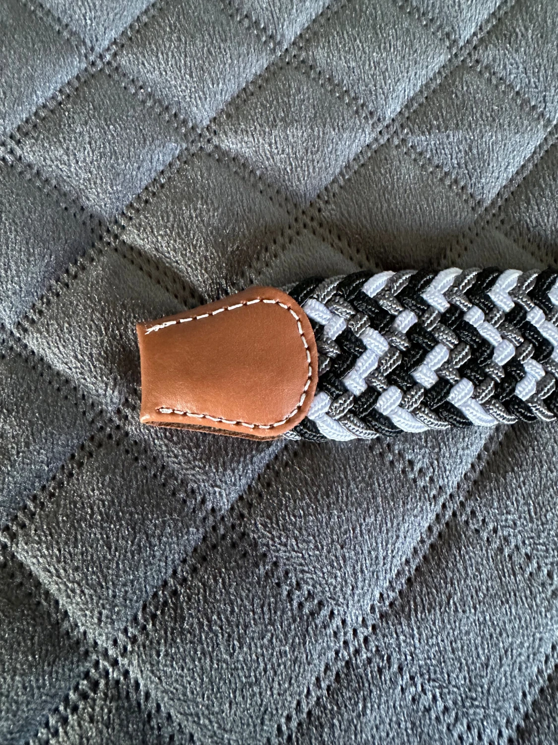 Randigt flätat bälte med skinn - 2