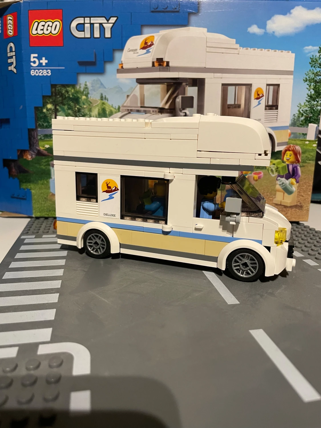 LEGO City 60283 Husbil - 1