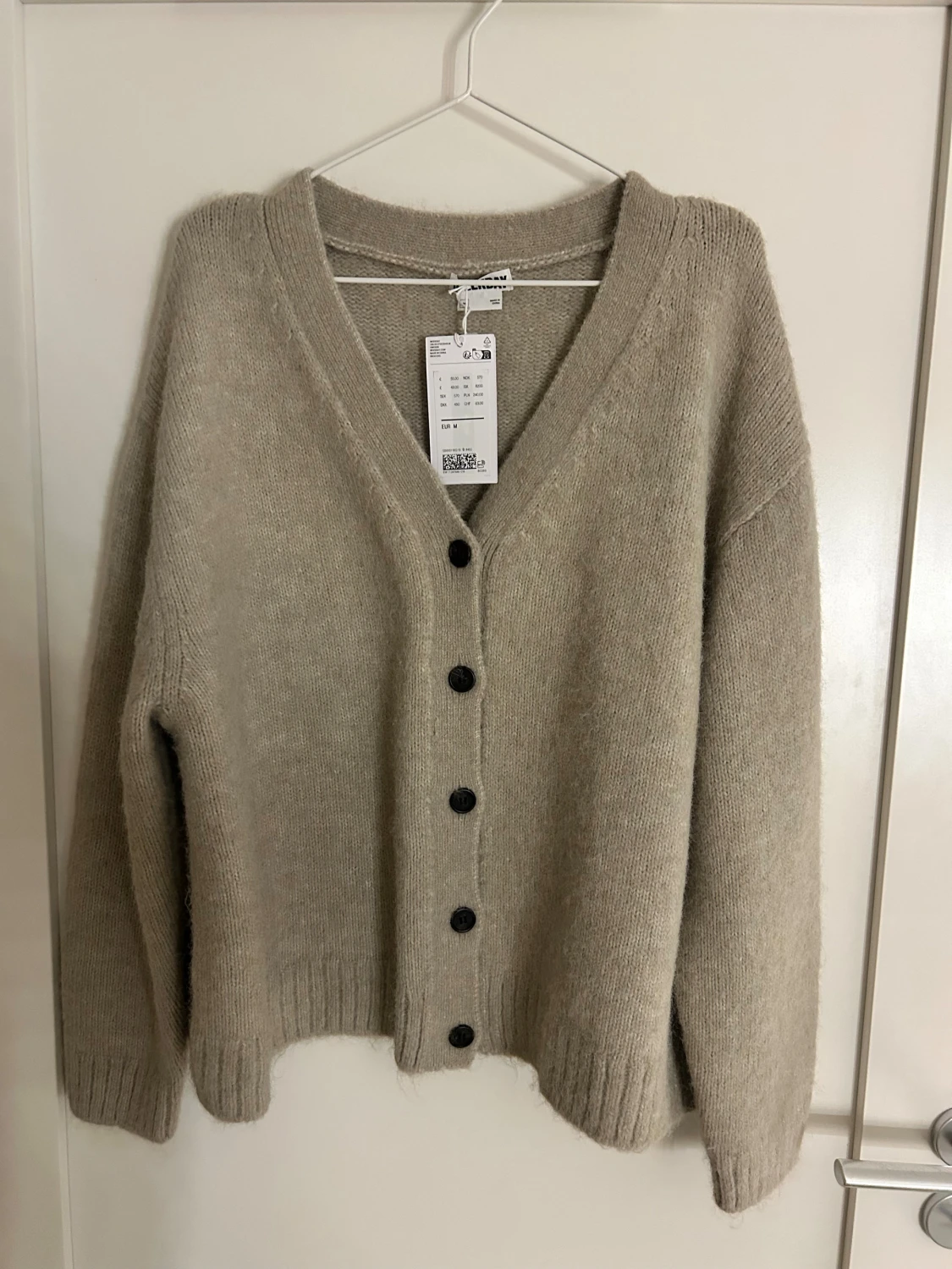 Beige kofta helt ny med prislapp från weekday