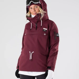 Vinröd vindjacka från Dope - Snygg vinröd vindjacka från Dope med huva och dragkedja. Jackan har en praktisk ficka på bröstet och justerbara snören i midjan. Perfekt för kyliga dagar i backen. Använd fåtal gånger.