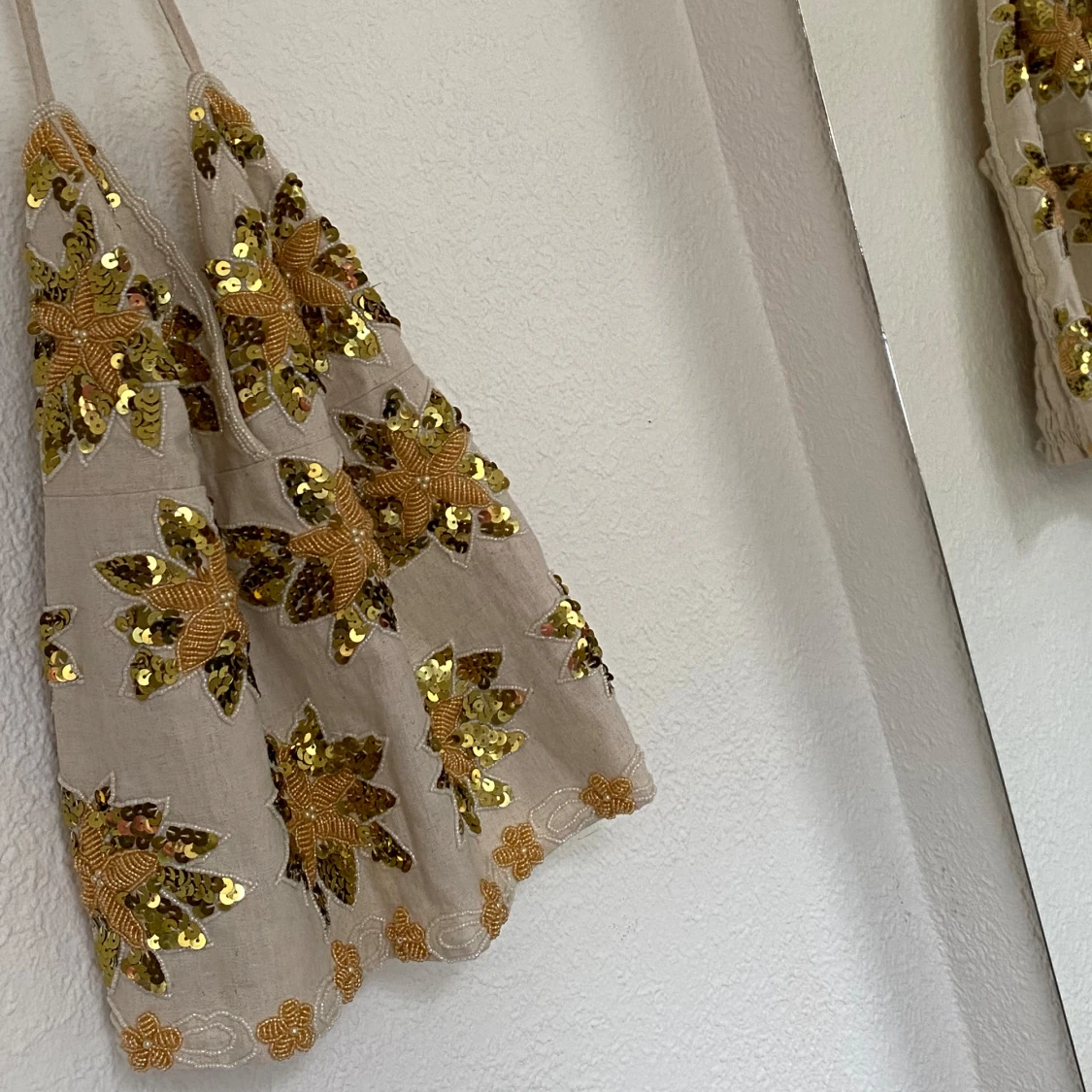 Beige topp med paljetter - 3