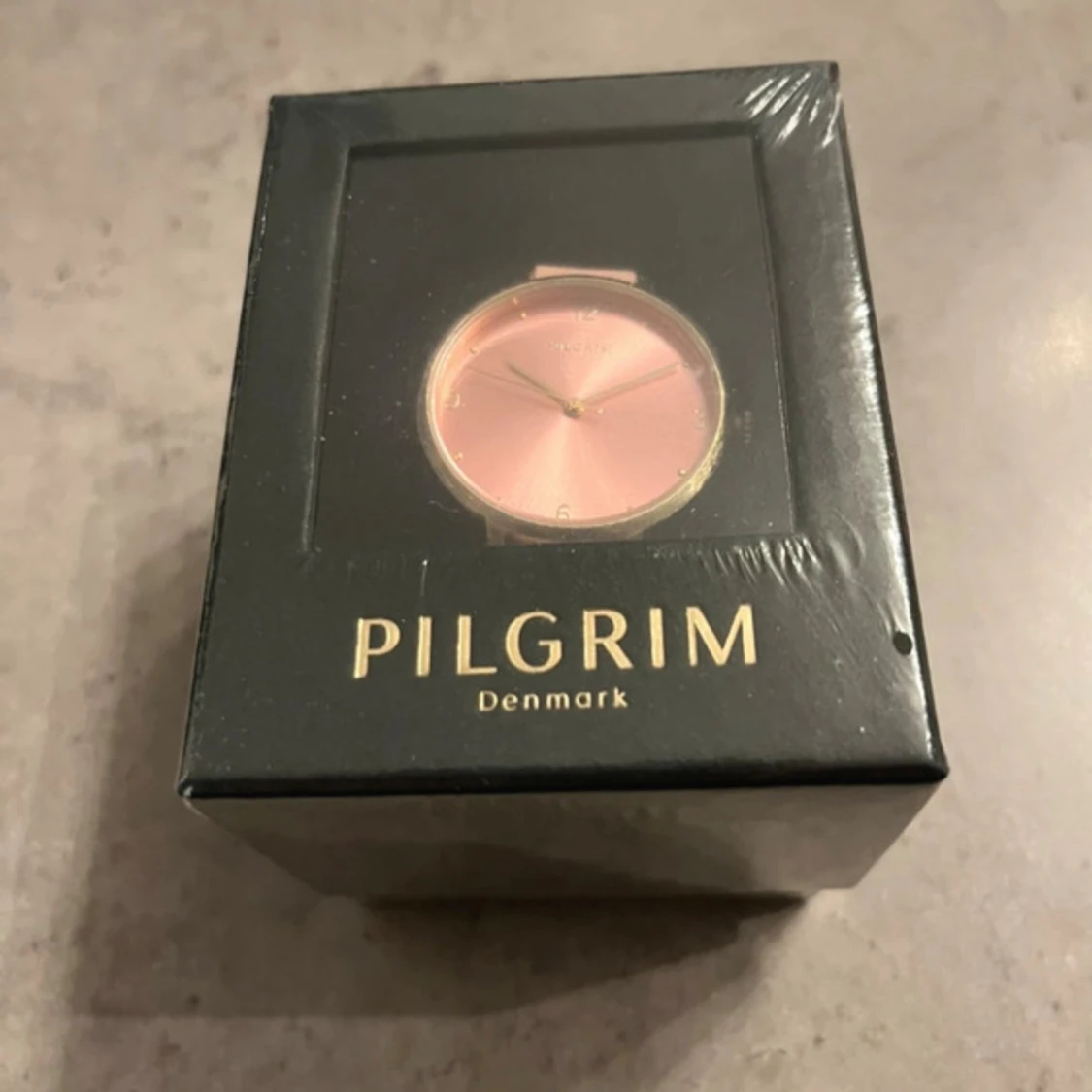 Rosa klocka från Pilgrim Denmark