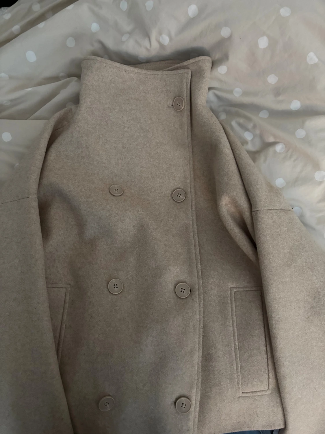 Beige kort kappa från NA-KD - 1