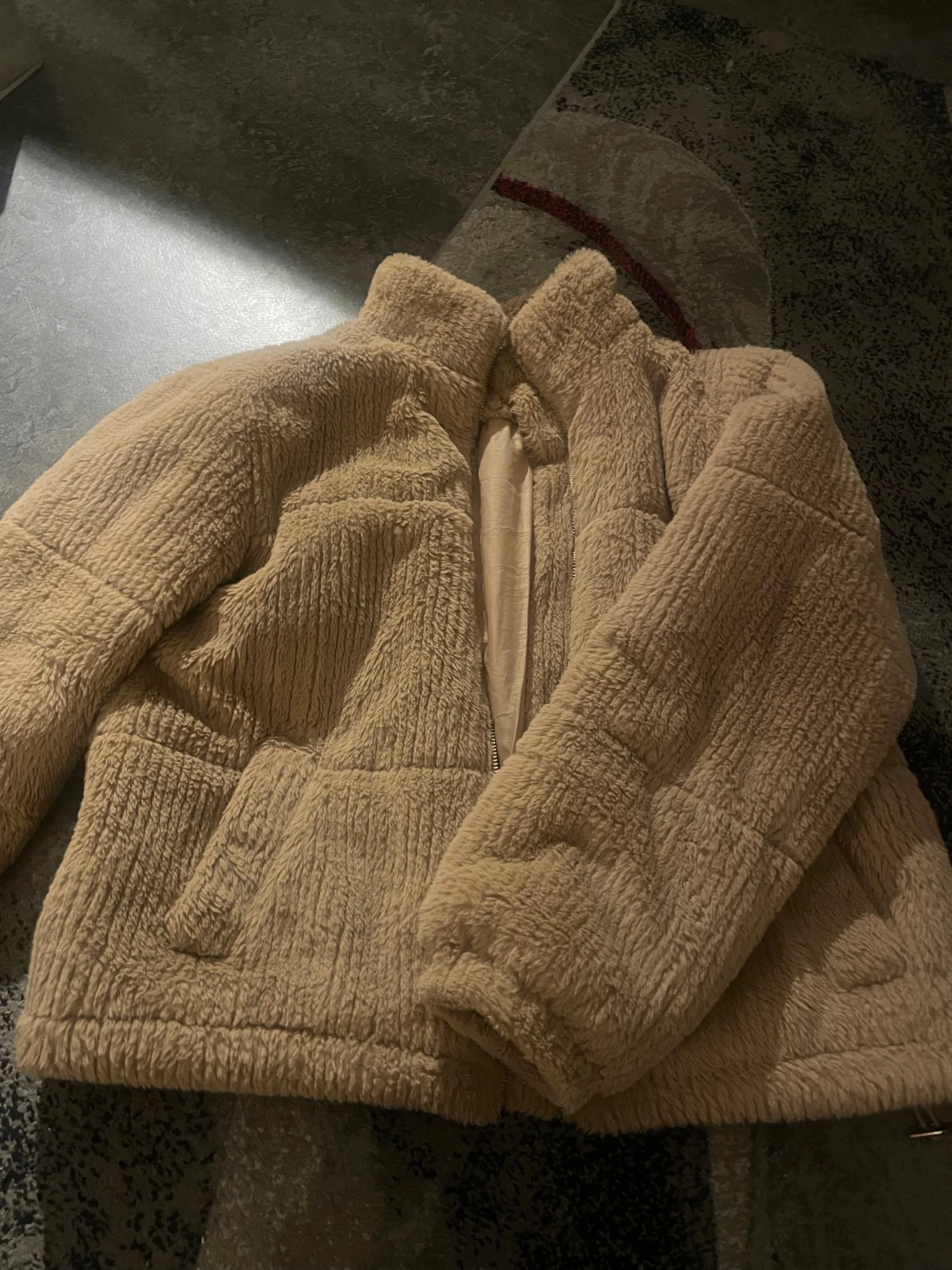 Beige teddyjacka från New Look