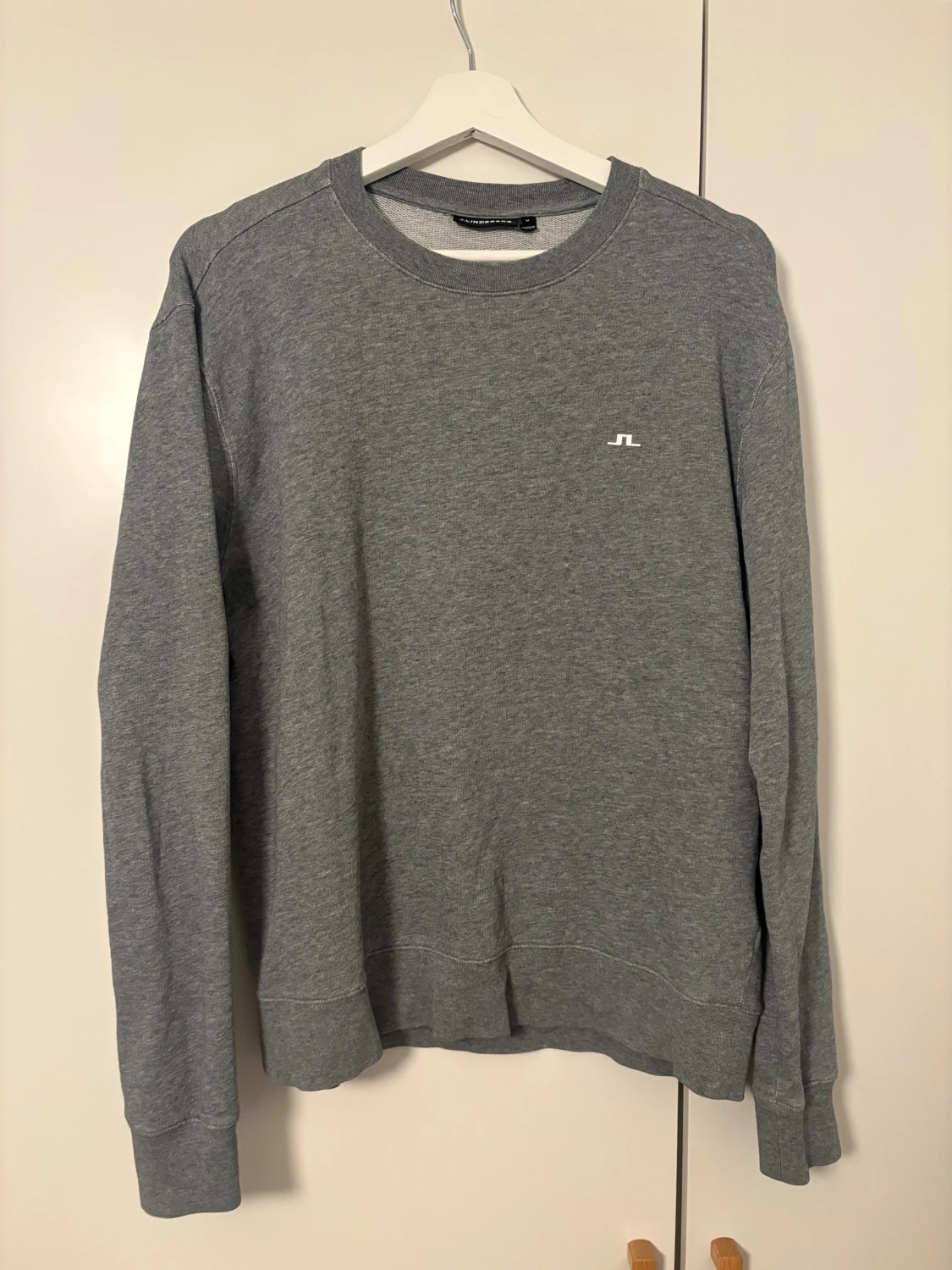 Grå sweatshirt från J.Lindeberg