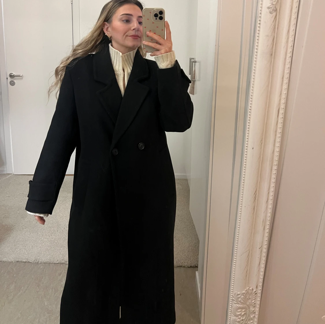 Svart lång kappa med knappar - 1